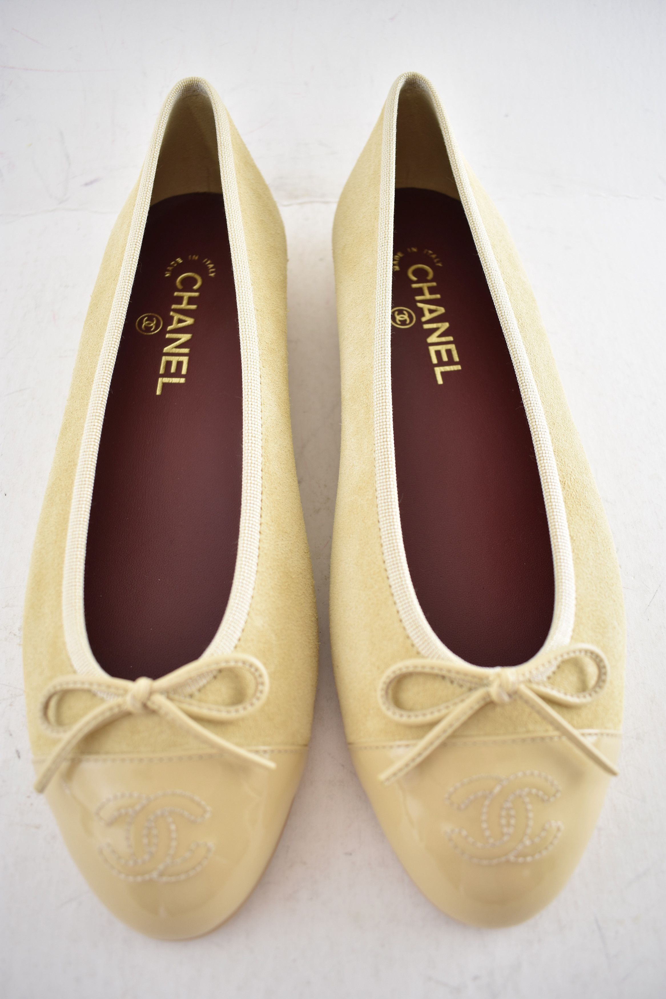 Chanel 26A Suede Patent CC Logo Bow Tie Ballet Ballerina Flat 38 Size US 8 / IT 38 - 11 Thumbnail