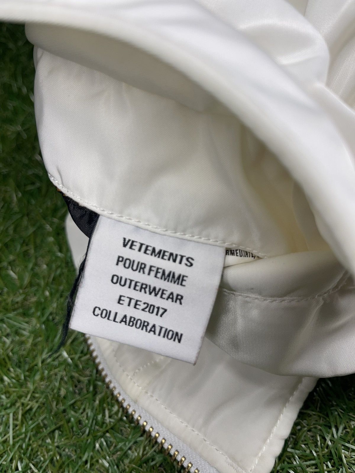 Alpha Industries × Designer × Vetements 2017 Alpha Industries Vetements White Oversized Bomber Size US XL / EU 56 / 4 - 13 Thumbnail