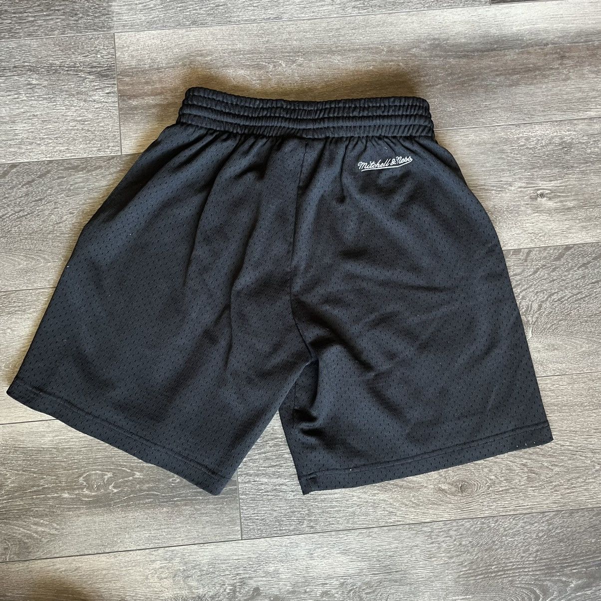 Mitchell & Ness × Vintage Mitchell and Ness 50th Anniversary of Hip Hop Legends Shorts Size US 28 / EU 44 - 2 Thumbnail