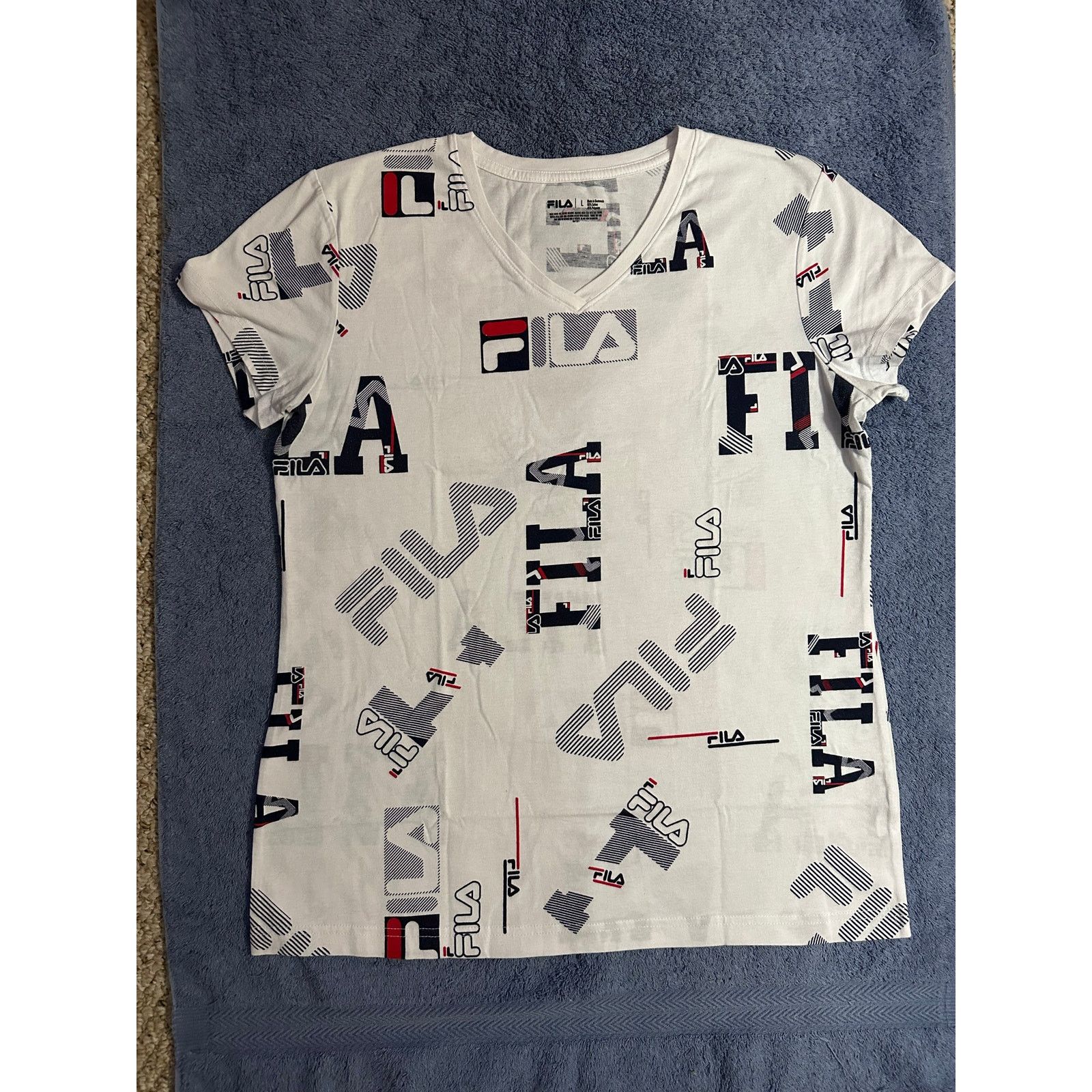 Fila Women's FILA T-shirt - Large V-neck - Excellent Condition Size L / US 10 / IT 46 - 1 Thumbnail