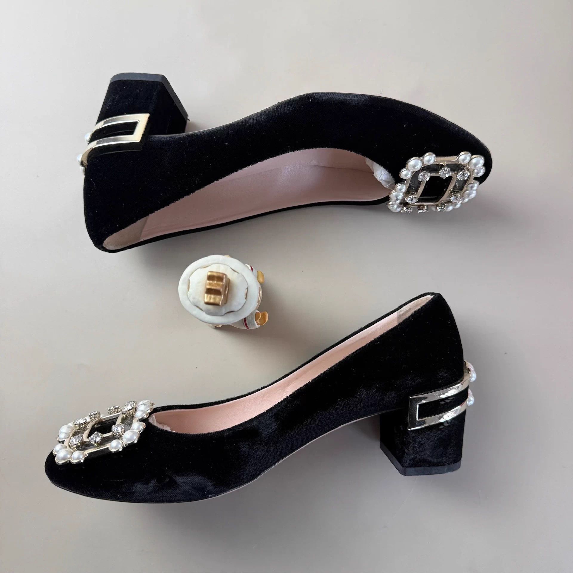 Roger Vivier RV pearl buckle mink fur heels 36.5 EU 95 YLP4418 Size US 5.5 / IT 35.5 - 5 Thumbnail