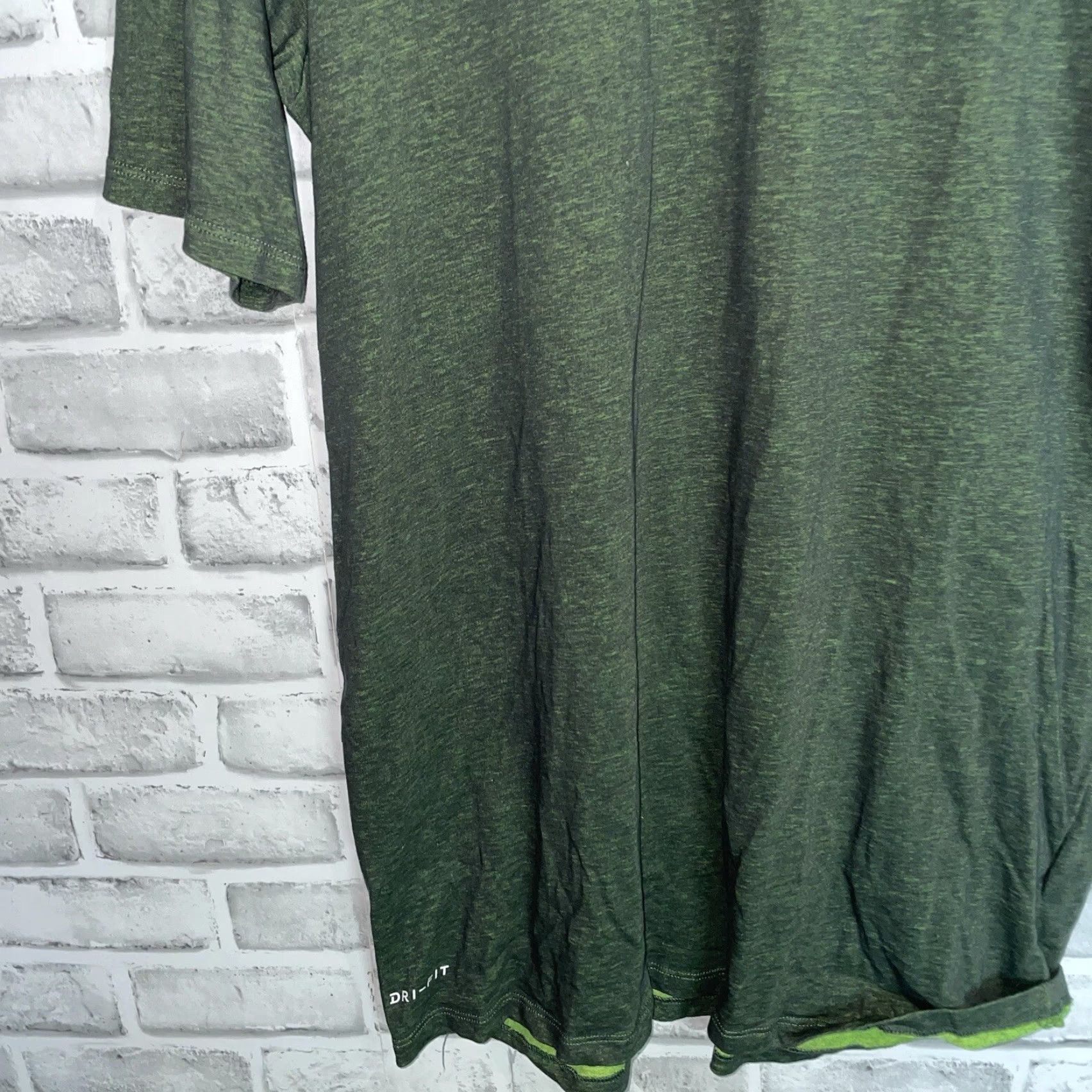 Nike Nike Tee Dri-Fit Green Athletic Tee Mens Size L Size US L / EU 52-54 / 3 - 3 Thumbnail