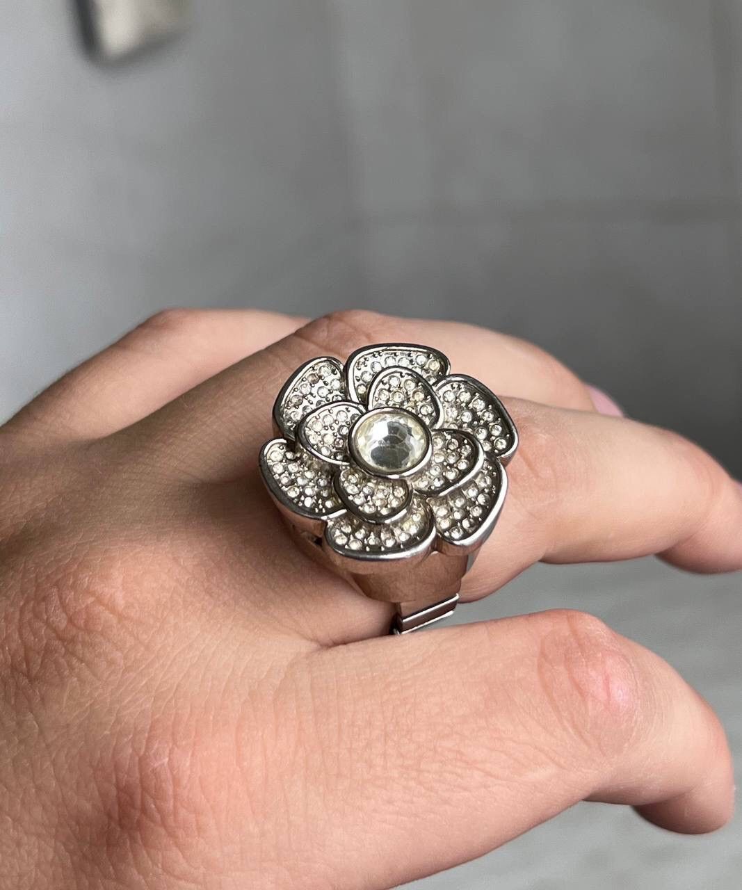 Japanese Brand × Vintage Vintage Flower Ring 🌸 Japanese style futuristic Steel Watch Size ONE SIZE - 1 Thumbnail