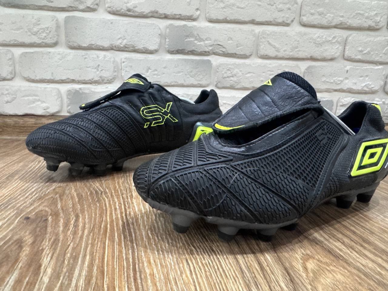 Umbro UMBRO SX VALOR II ULTRA SG ELITE SOCCER FOOTBALL BOOTS Size US 11.5 / EU 44-45 - 7 Thumbnail