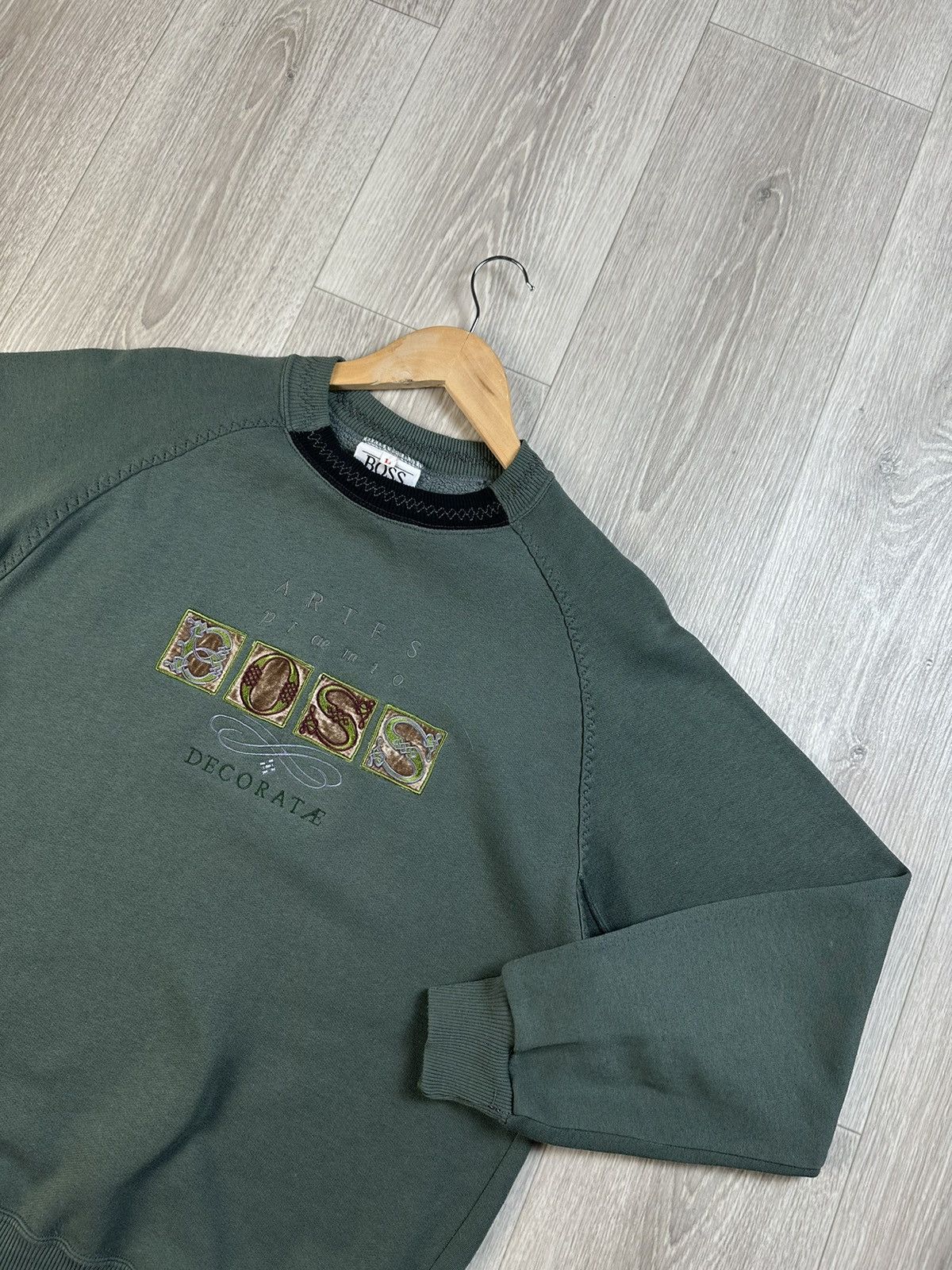 Hugo Boss × Vintage Vintage Hugo Boss Sweatshirt Crewneck Boxy Big Logo Size US L / EU 52-54 / 3 - 2 Thumbnail
