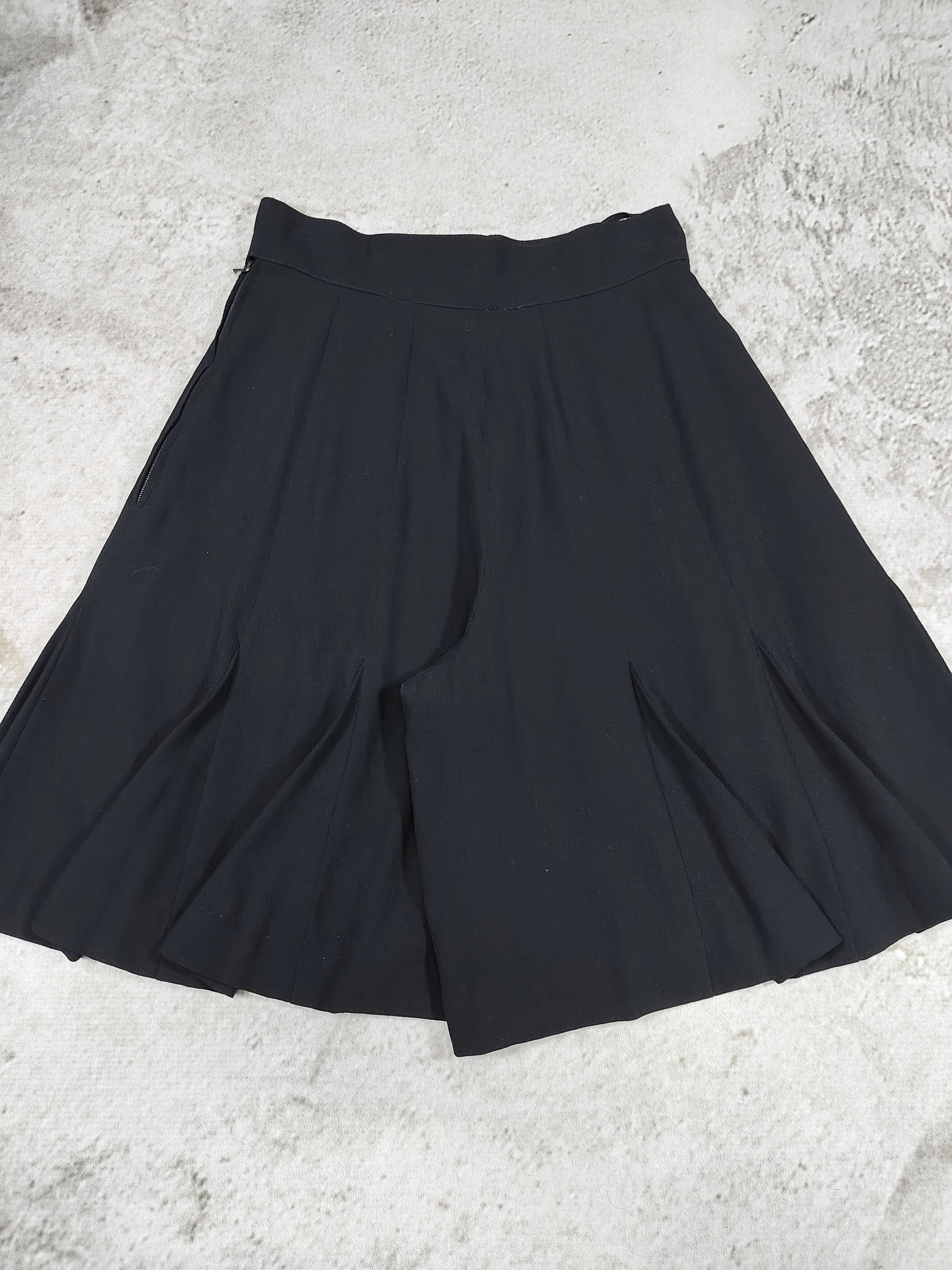 Chanel 90s Chanel Boutique Minimal Wool Pleated Skort Culottes Size 28" / US 6 / IT 42 - 8 Thumbnail