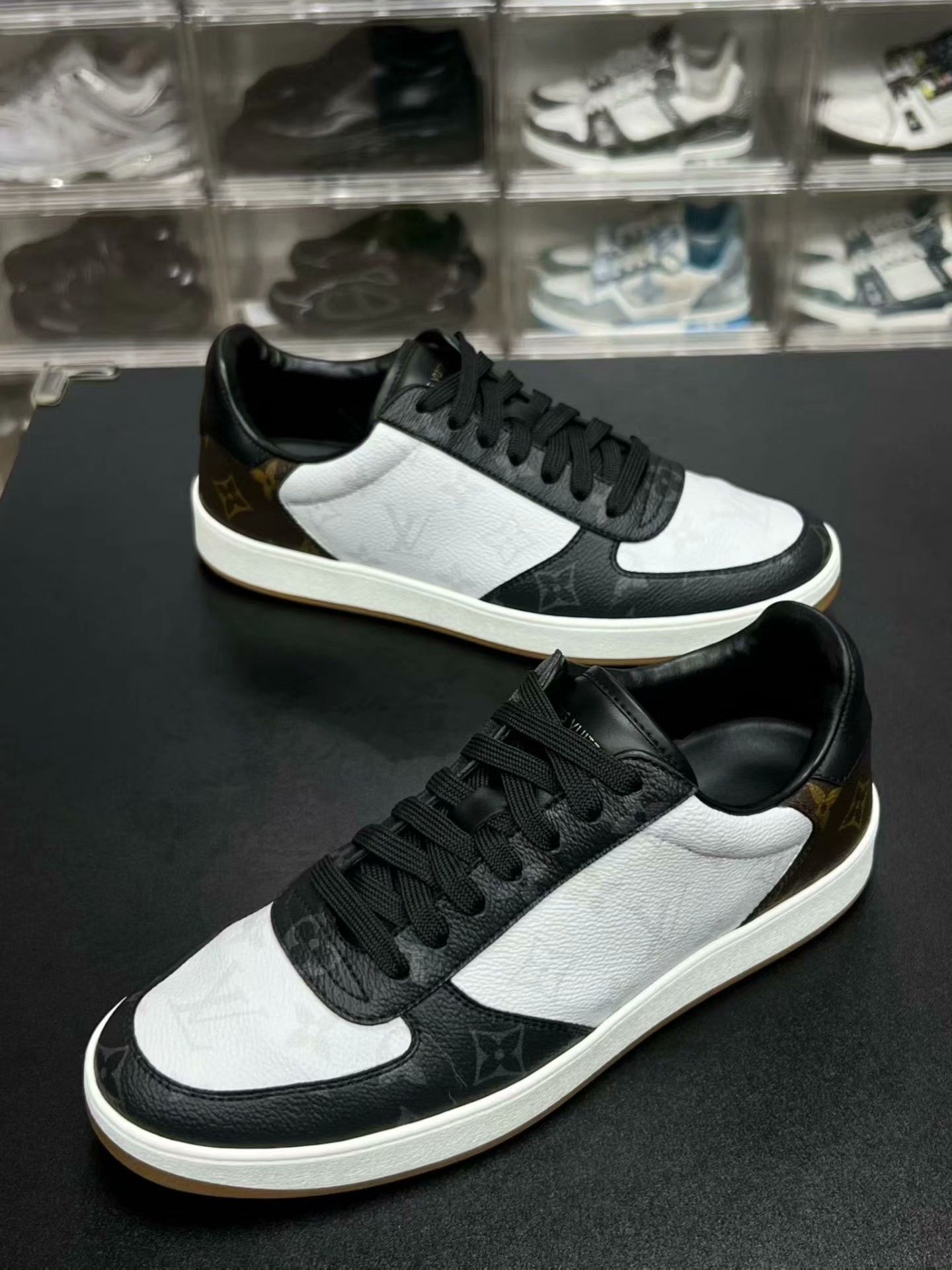 Louis Vuitton Louis Vuitton Patchwork Lowtop Sneakers 40 Men Size US 7.5 / EU 40-41 - 1 Thumbnail