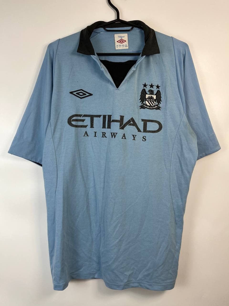 Umbro MANCHESTER CITY 2010 2011 HOME SHIRT FOOTBALL UMBROSIZE L Size US L / EU 52-54 / 3 - 1 Thumbnail
