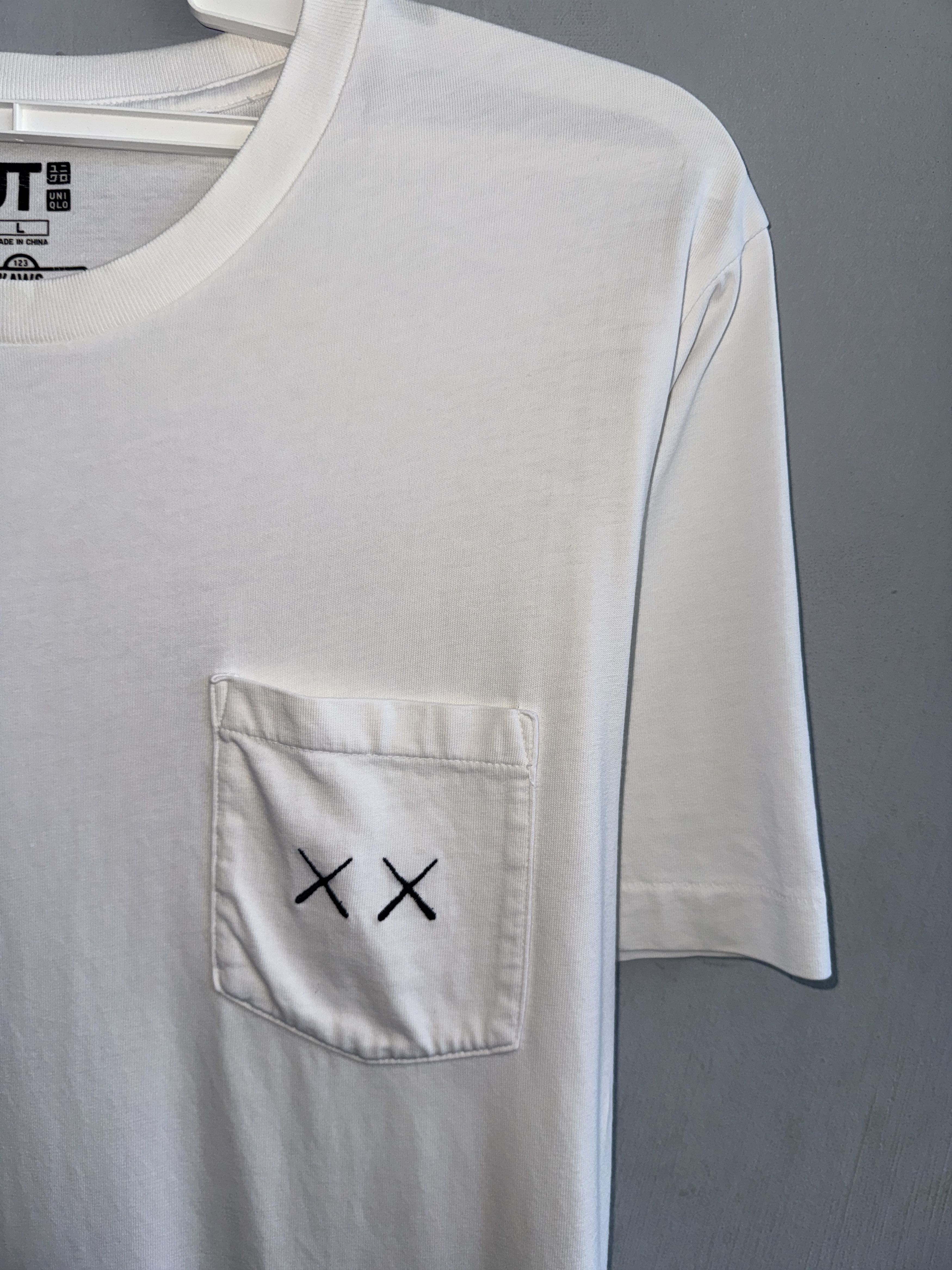 Kaws × Uniqlo Kaws Sesame Street Uniqlo Shirt Size US L / EU 52-54 / 3 - 4 Thumbnail