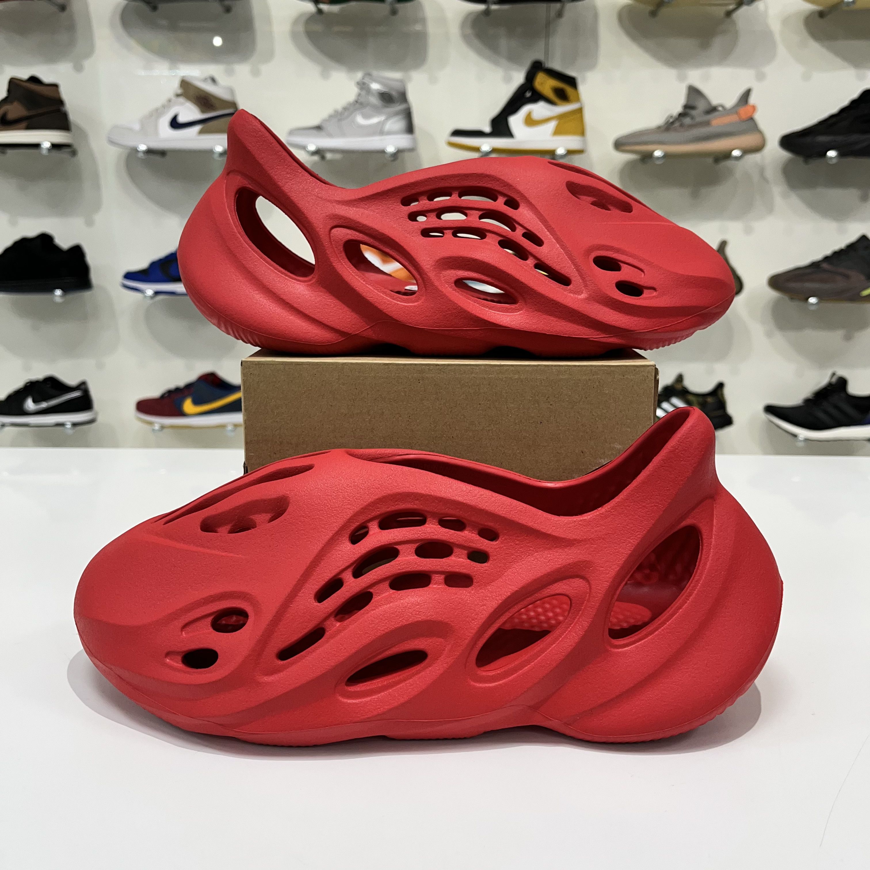 Adidas Adidas Yeezy Foam RNNR MX Vermillion Size US 9 / EU 42 - 1 Thumbnail