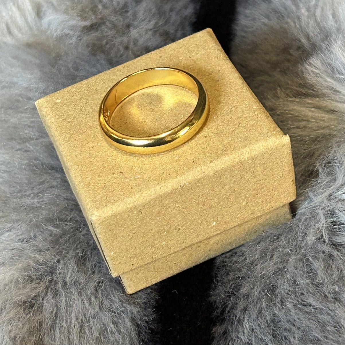 Jewelry Shiny 18kt gold plated 4mm stainless steel comfort ring 10 Size ONE SIZE - 1 Thumbnail