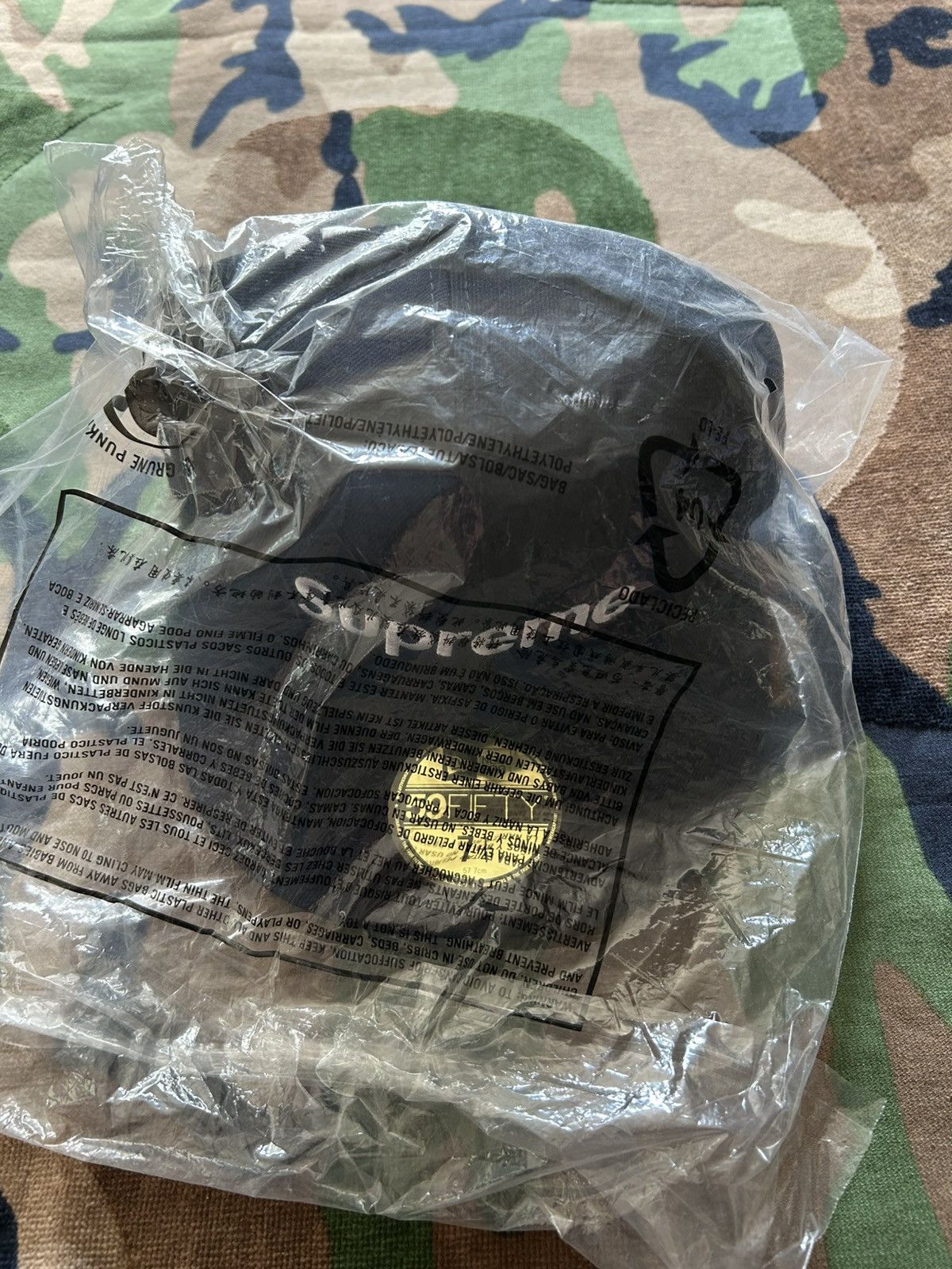 New Era × New York Yankees × Supreme Supreme New York Yankees Box Logo New Era Navy 7 1/4 FW21 Size ONE SIZE - 3 Thumbnail