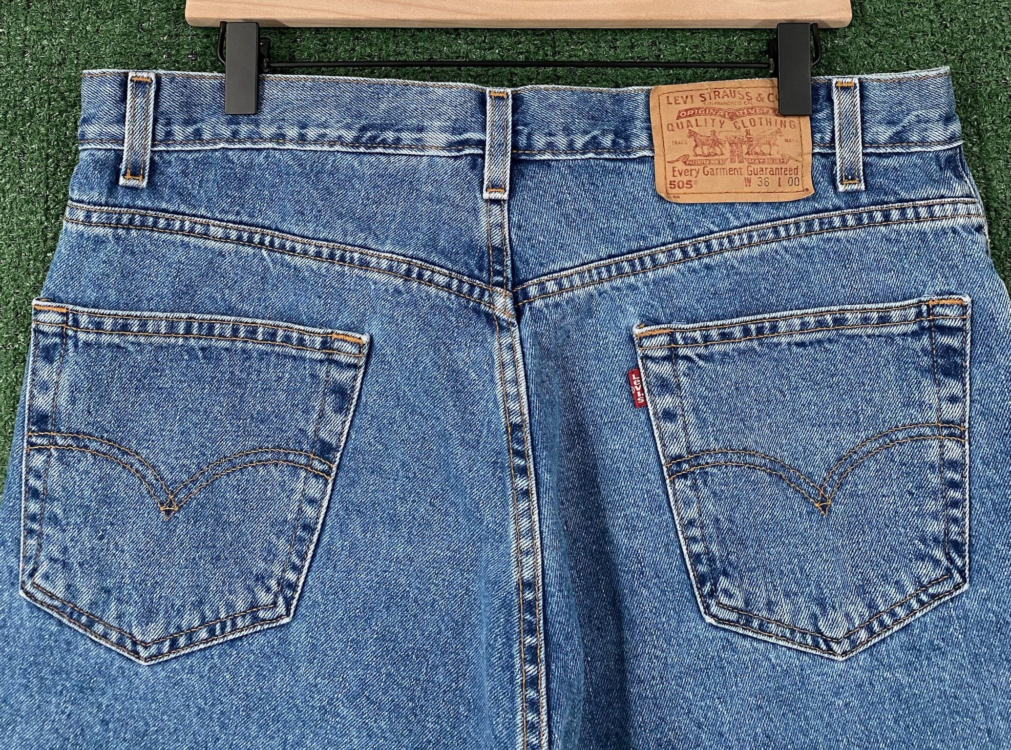 Levi's 90’s Levi’s 505 Medium Wash Denim Jean Shorts Jorts 35 Size US 35 - 4 Thumbnail