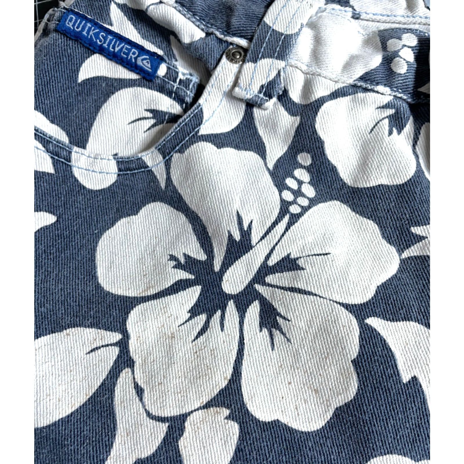 Quiksilver VINTAGE Quiksilver Bermuda Shorts Men 29 x 9 Blue Floral Denim 90s Baggy Fit USA Made Size US 29 - 4 Thumbnail