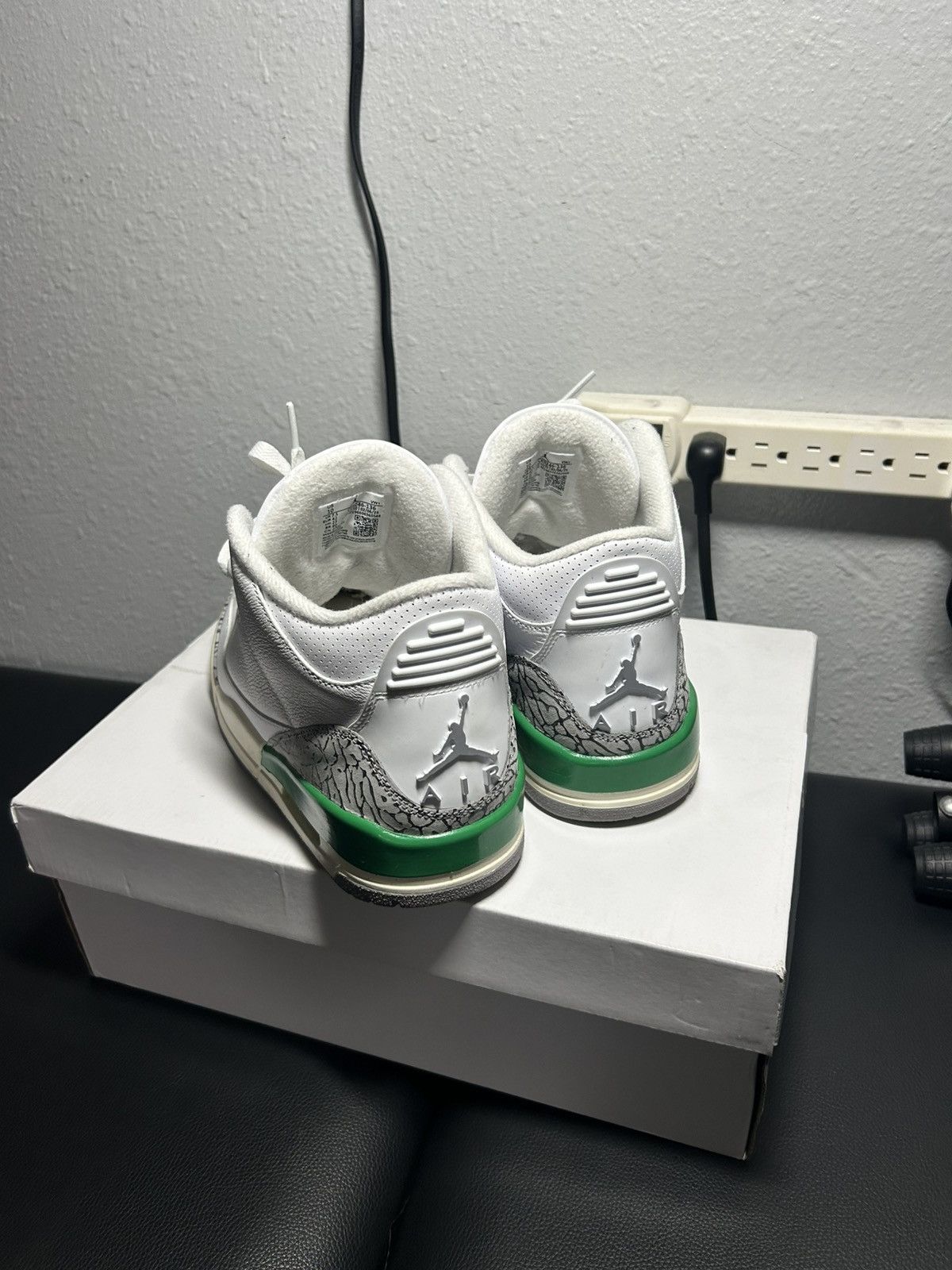 Jordan Brand Lucky green Jordan 3 (size 8.5 men) Size US 8.5 / EU 41-42 - 7 Thumbnail
