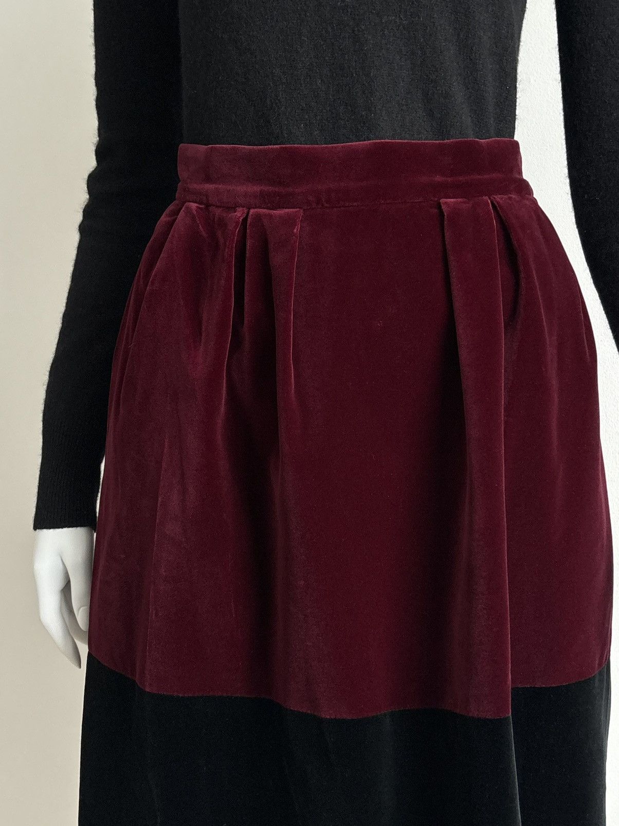 Yves Saint Laurent YSL Rive Gauche F/W 1994 Two-Toned Velvet Skirt Burgundy S Size 27" / US 4 / IT 40 - 5 Thumbnail
