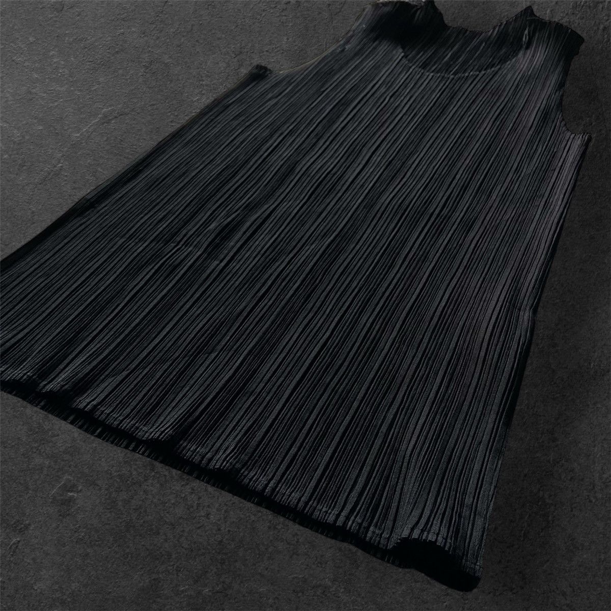 Pleats Please Issey Miyake Pleats Please Issey Miyake Sleeveless Top - Made in Japan Size M / US 6-8 / IT 42-44 - 6 Thumbnail
