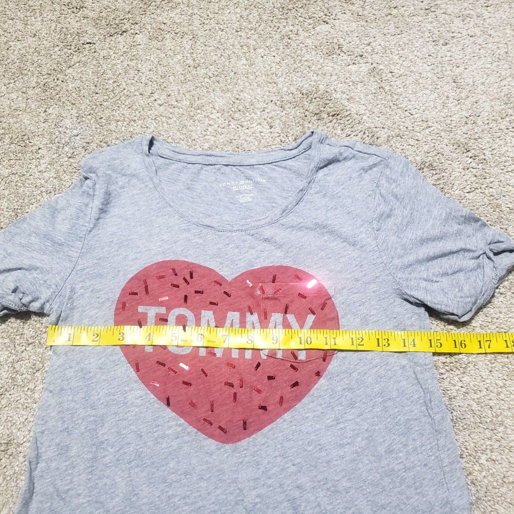 Tommy Hilfiger TOMMY HILFIGER Heart Graphic Gray Tee T-Shirt Short Sleeve Adult Women's XXS Shirt Womens XXS Gray Graphic Print Casual Basic Clothing 2000s? Size XXS / US 00 / IT 34 - 3 Thumbnail