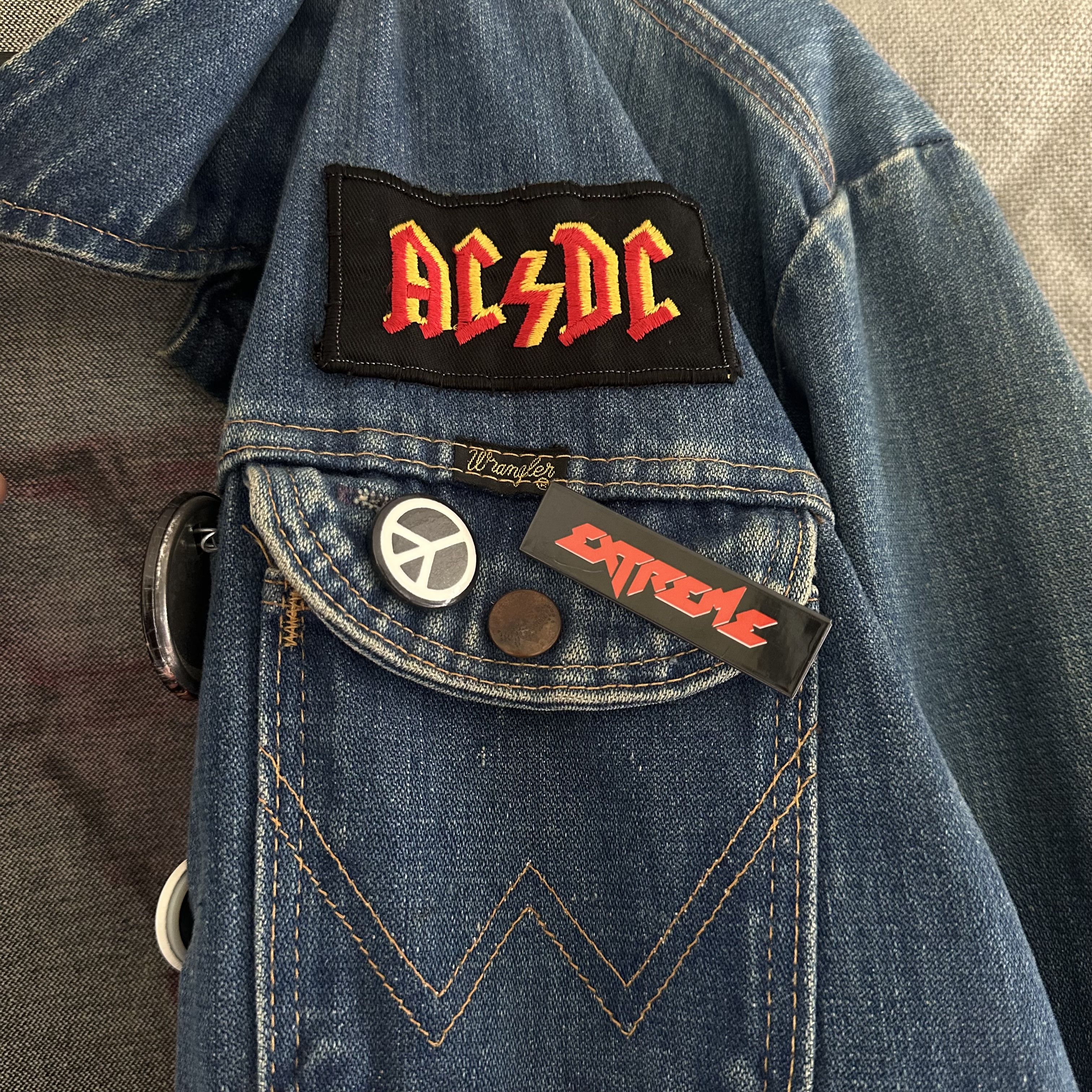 Iron Maiden 1980's Iron Maidan Denim Jacket W/ 80's Band Pins Size US M / EU 48-50 / 2 - 4 Thumbnail