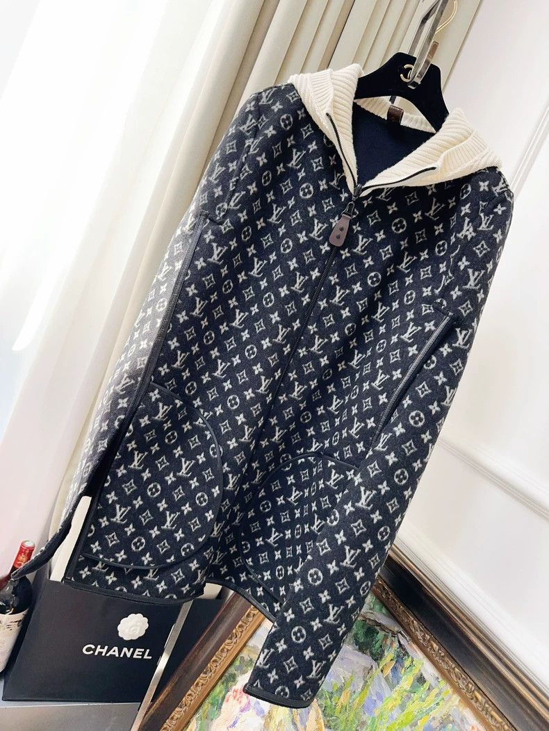 Louis Vuitton Louis Vuitton Reversible Black Hooded Cape Coat- DMC Size US S / EU 44-46 / 1 - 1 Thumbnail