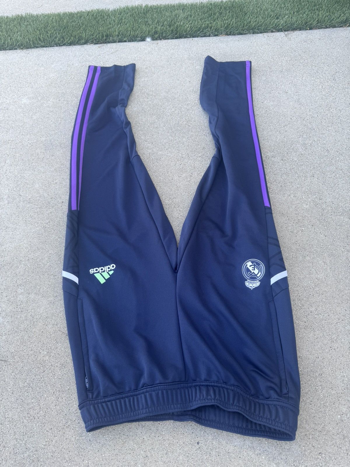 Adidas Real Madrid x Adidas sweatpants Size US 26 / EU 42 - 2 Thumbnail