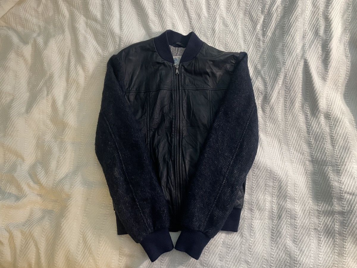 Other luxury ottod'ame navy blue and black leather wool sleeves Size M / US 6-8 / IT 42-44 - 1 Thumbnail