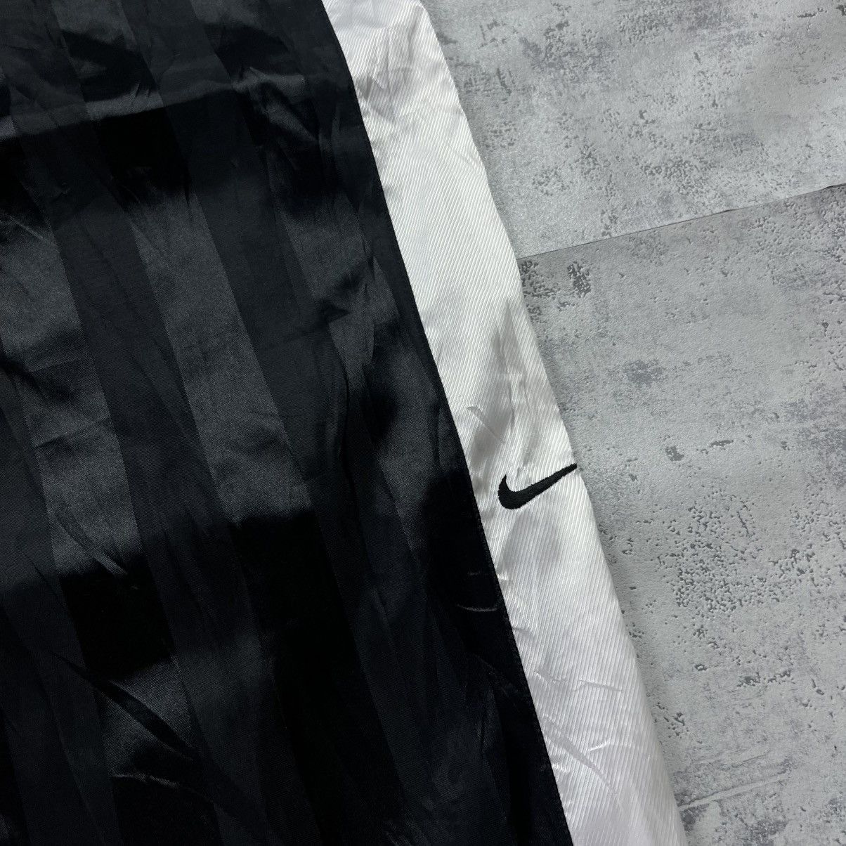 Nike 00s NIKE SWOOSH VINTAGE Y2K GORPCORE PARACHUTE RETRO PANTS Size US 32 / EU 48 - 7 Thumbnail