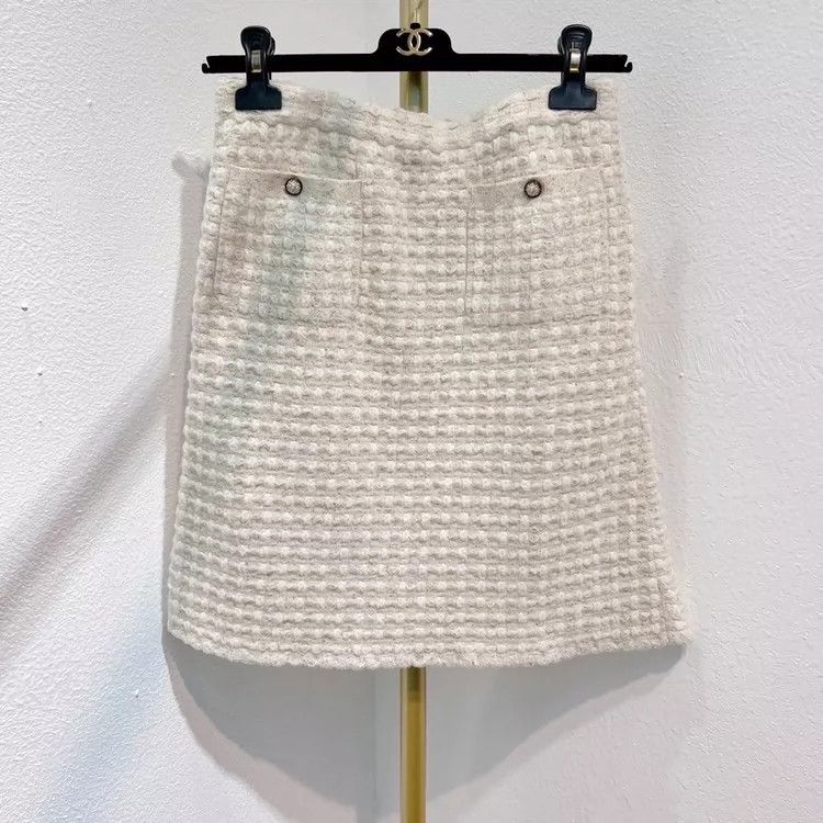 Chanel Chanel Women's skirt 2504-Nextarrow Size 25" / US 0 / IT 36 - 1 Thumbnail