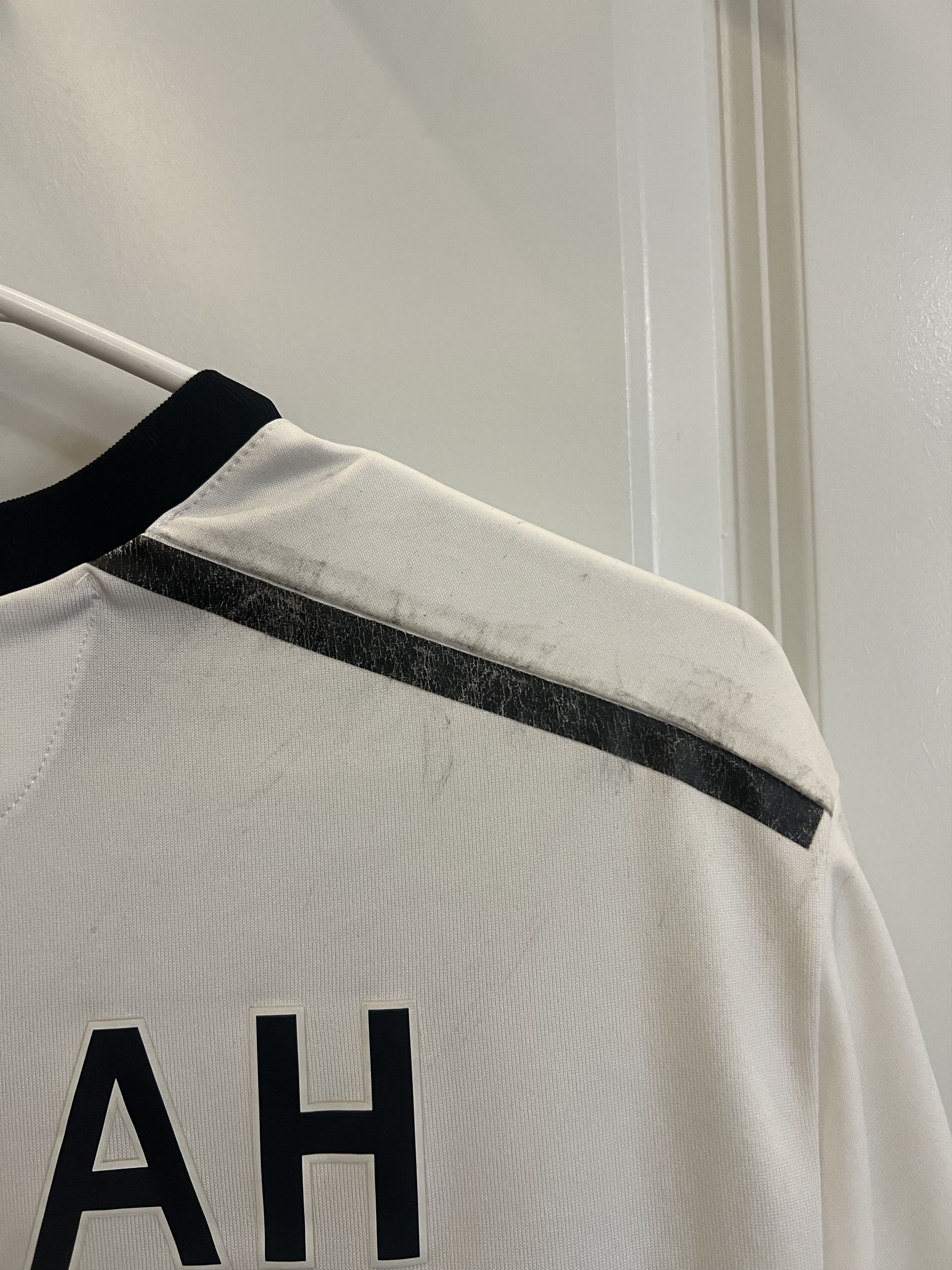 New Balance Liverpool Mohamed Salah 17/18 Vintage Away Soccer Jersey Size US L / EU 52-54 / 3 - 5 Thumbnail