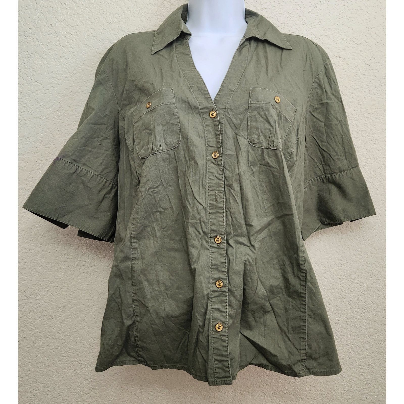Other Cato Army Green Button Up V Neck Top XL Short Cuffed Sleeves Size XL / US 12-14 / IT 48-50 - 1 Thumbnail