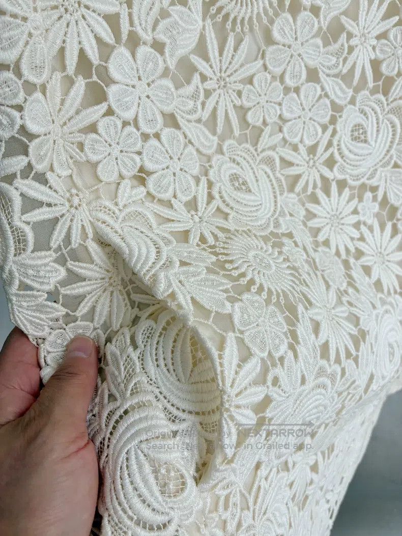 Valentino Valentino Pale yellow lace dress Size S / US 4 / IT 40 - 4 Thumbnail
