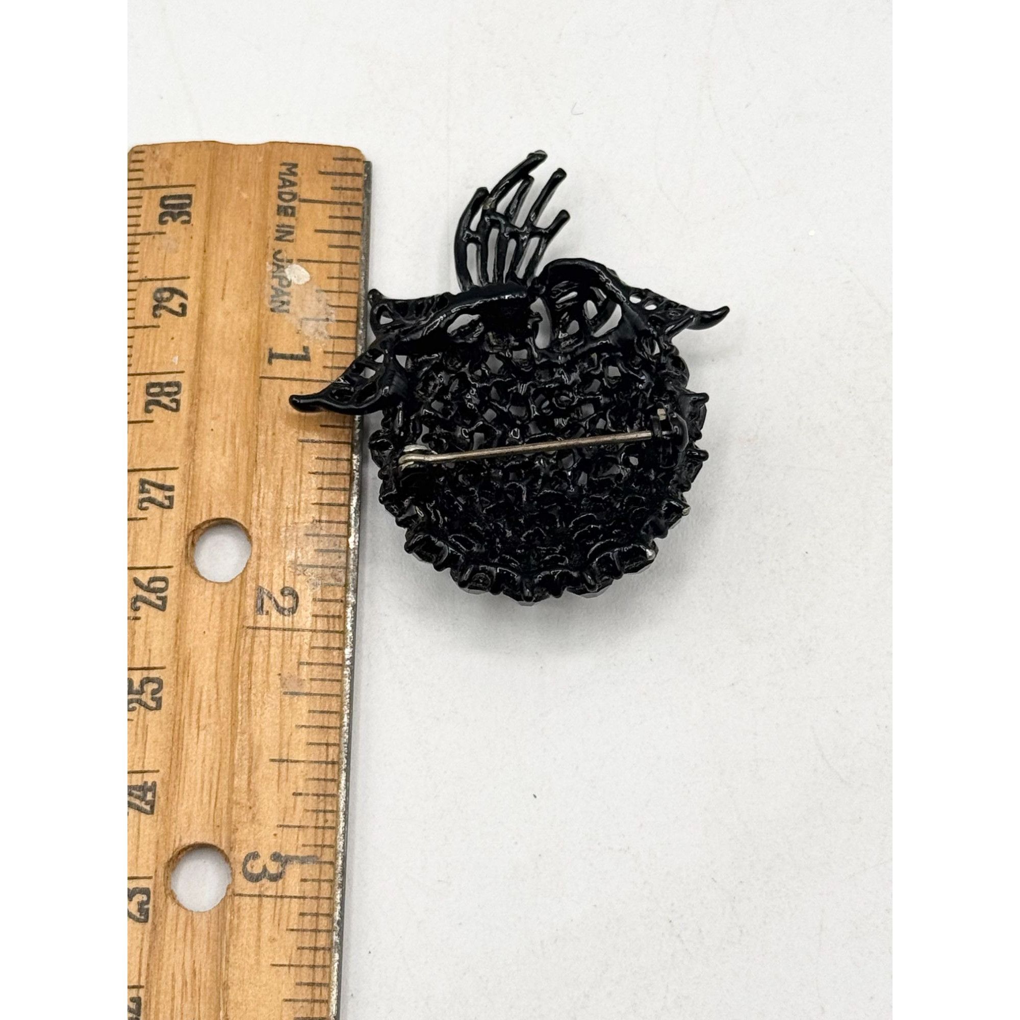 Vintage Vintage black glass rhinestone Japanned flower brooch pin Size ONE SIZE - 4 Thumbnail
