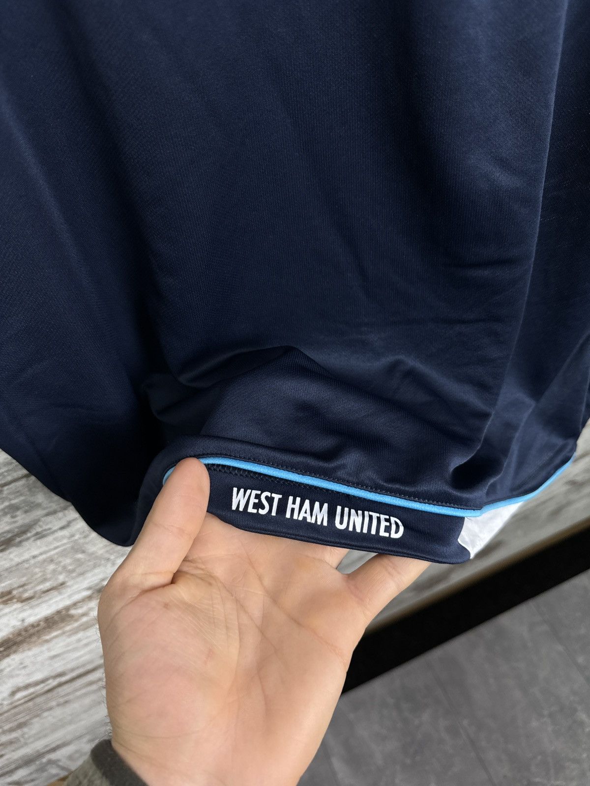 Umbro Mens Vintage Umbro West Ham United T-shirt soccer jersey tee Size US XL / EU 56 / 4 - 5 Thumbnail
