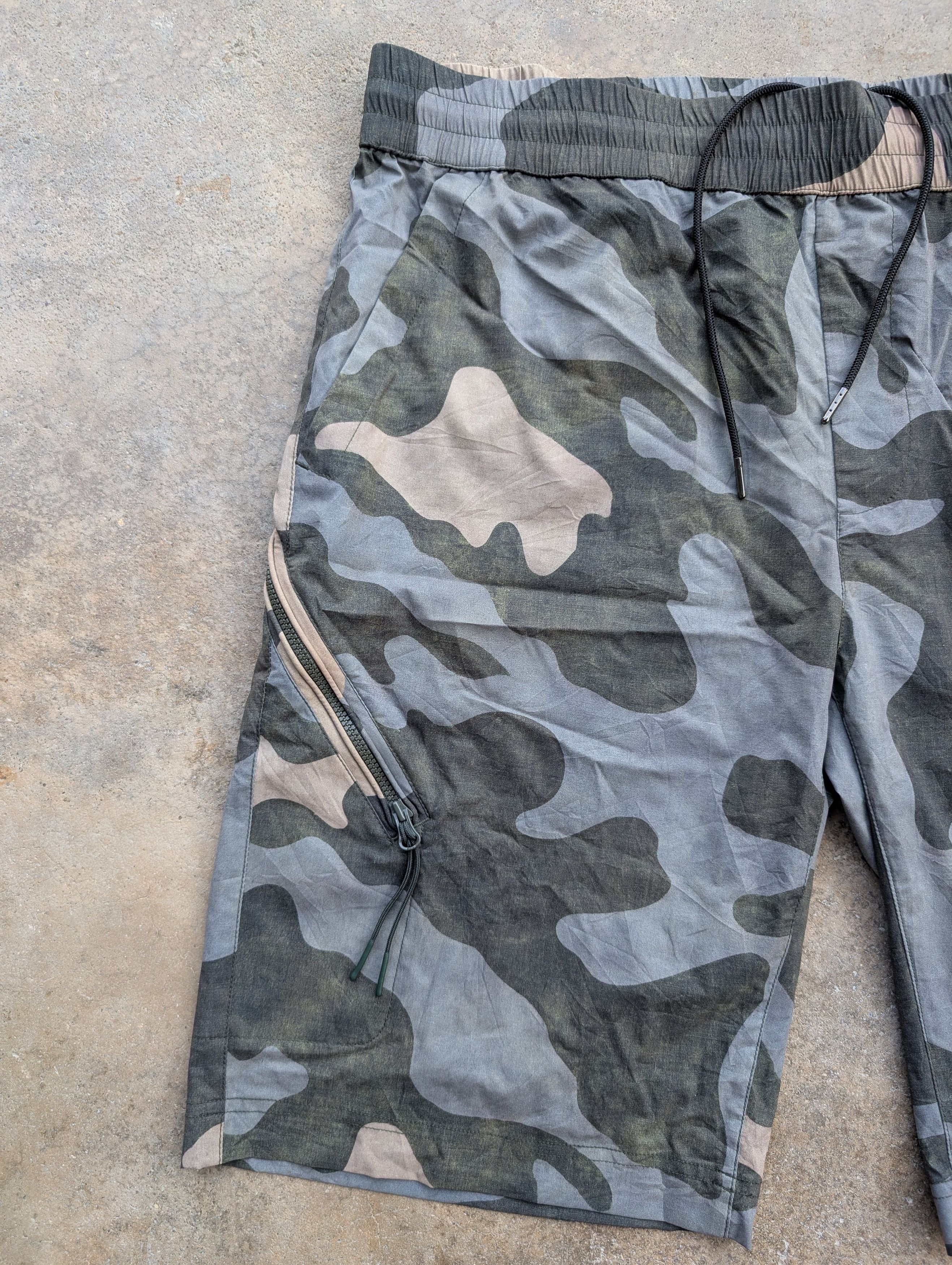 C.P. Company C.P. Company Pro-Tek Camouflage Bermuda Shorts Size US 34 / EU 50 - 4 Thumbnail