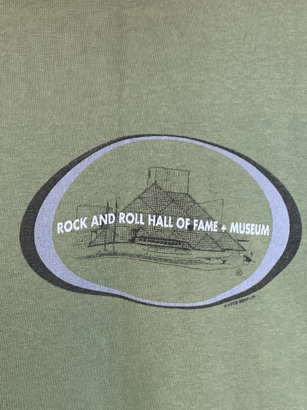 Band Tees RARE* Vintage 90’s Rock & Roll Hall of Fame + Museum T-Shirt Size US XL / EU 56 / 4 - 2 Thumbnail
