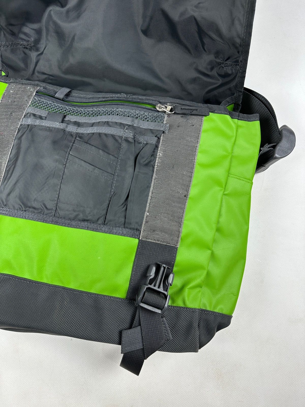 The North Face Vintage The North Face Green Crossbody Messenger Bag Size ONE SIZE - 12 Thumbnail
