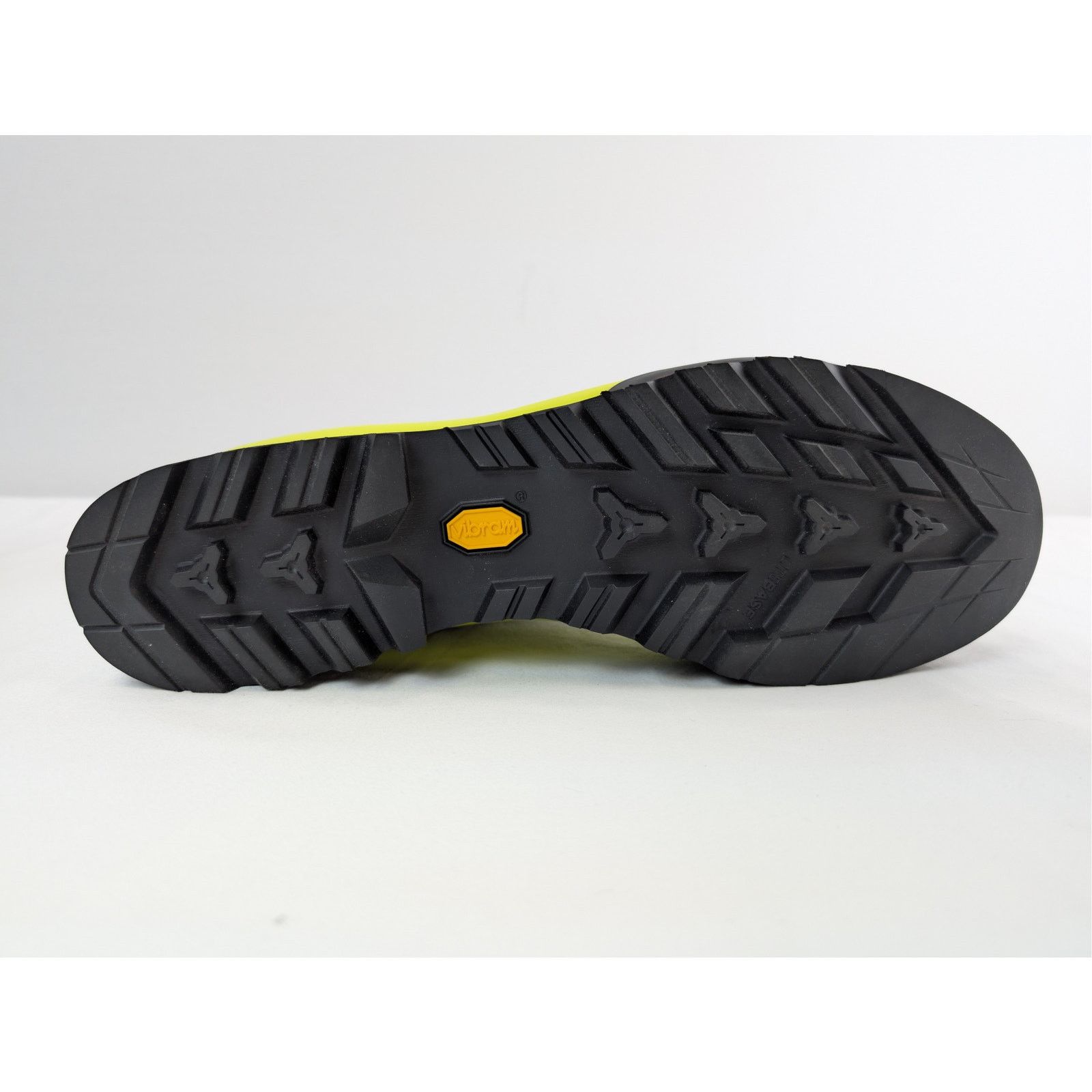 Arc'teryx o1rshd1 Acrux LT GTX mountaineering boots in black/yellow Size US 13 / EU 46 - 12 Thumbnail
