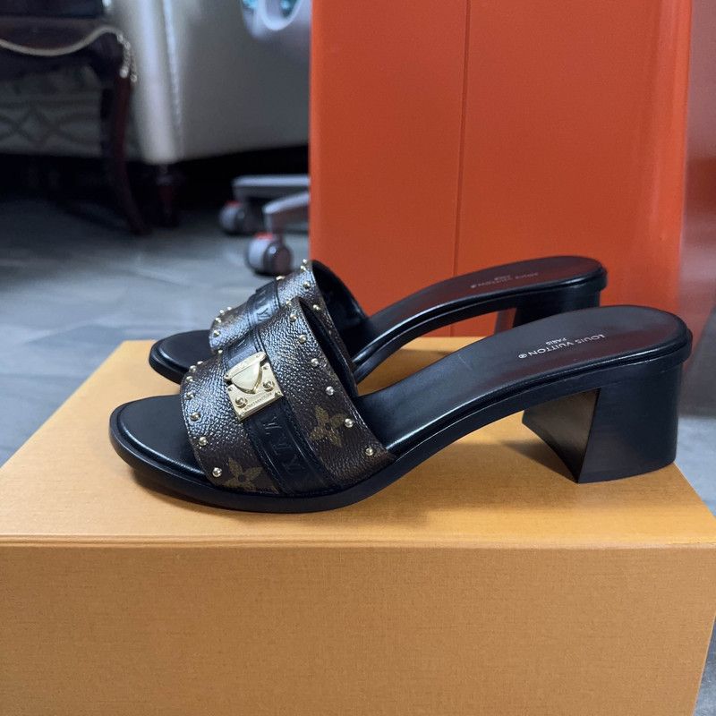 Louis Vuitton Louis Vuitton Stylish Black Slide Sandals for Women 0079 Size US 9 / IT 39 - 1 Thumbnail