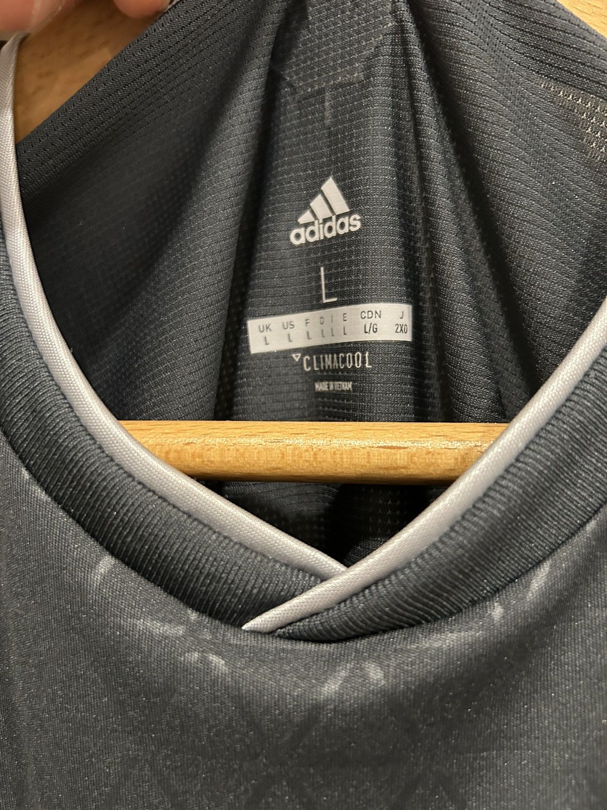Adidas Vancouver Whitecaps 2018 Away Signed Jersey Size US L / EU 52-54 / 3 - 4 Thumbnail