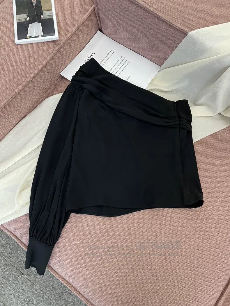 Chanel Chanel Black off-shoulder top with oblique shoulder Size XS / US 0-2 / IT 36-38 - 1 Thumbnail