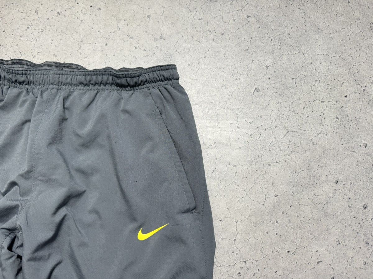 Nike Nike Nylon Vintage Baggy Track Pants Drill Swoosh Y2K Size US 34 / EU 50 - 5 Thumbnail