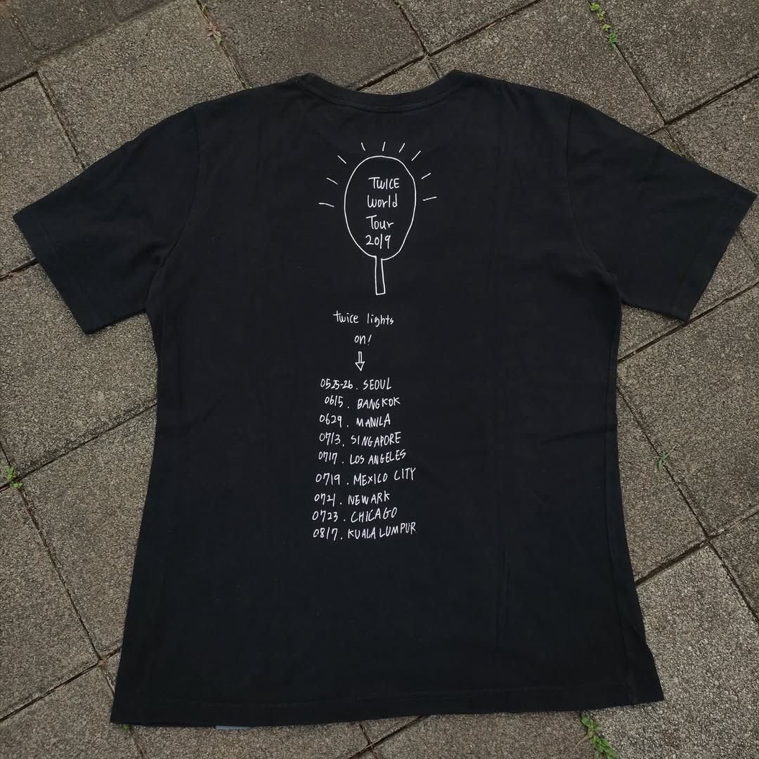 Band Tees TWICE World Tour 2019 Twice Lights Tee Size US M / EU 48-50 / 2 - 1 Thumbnail