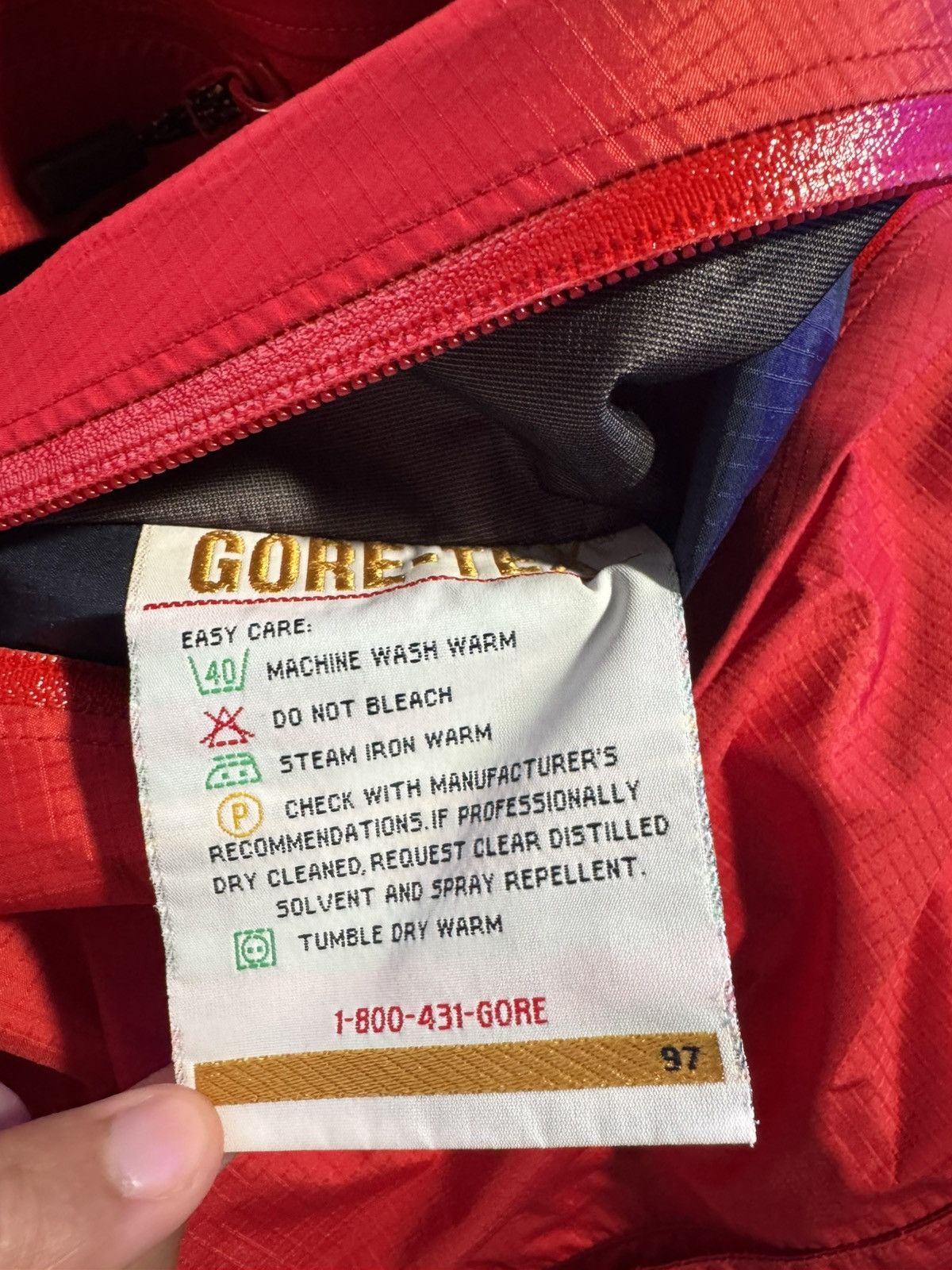 Arc'teryx 1997 Arcteryx Beta Lt Molten Size US L / EU 52-54 / 3 - 10 Thumbnail
