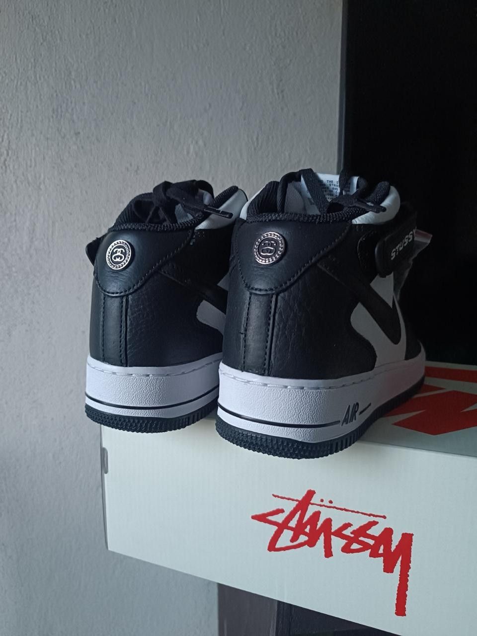 Nike Air Force 1 Mid x Stüssy