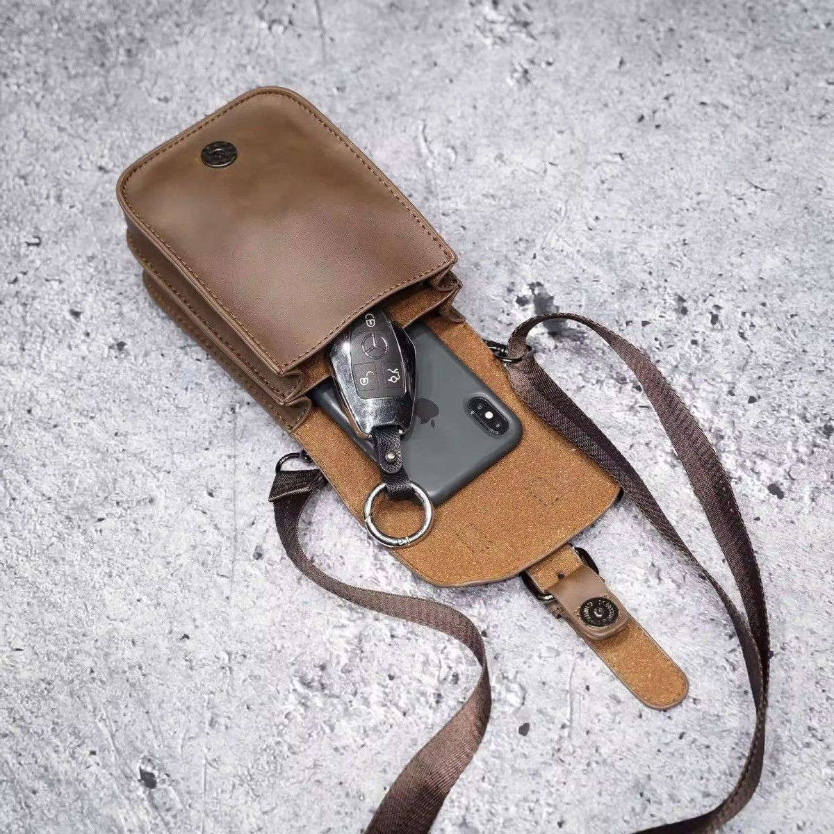 Designer × Vintage Streetwear Shoulder Crossbody Vintage Mini Mobile Bag Size ONE SIZE - 4 Thumbnail