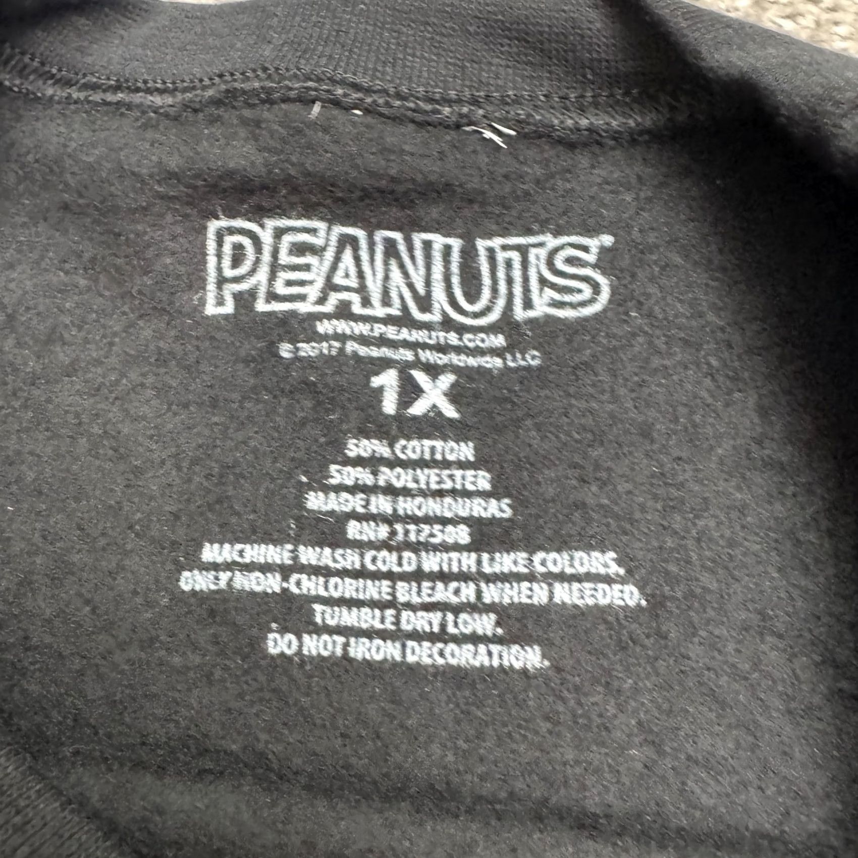 Peanuts Peanuts Snoopy Christmas Doghouse Graphic Pullover Sweatshirt Women 1X Black NWT Size XL / US 12-14 / IT 48-50 - 4 Thumbnail