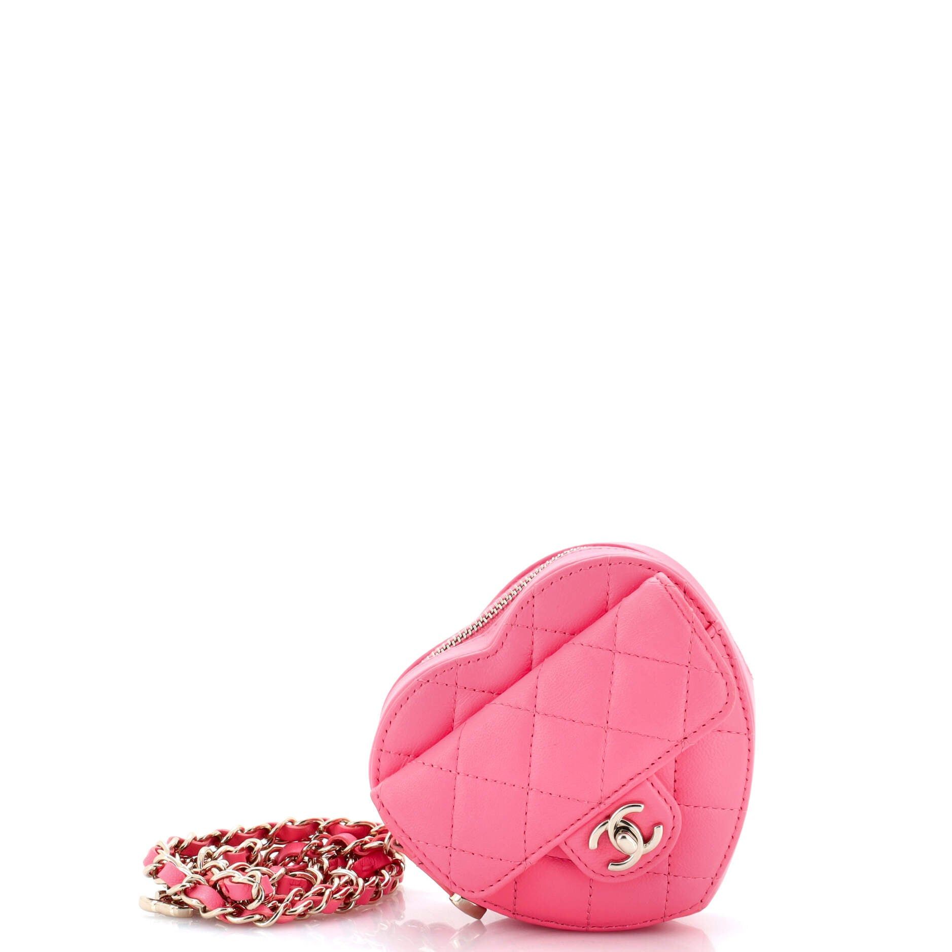 Chanel CC in Love Heart Belt Bag Size ONE SIZE - 1 Thumbnail