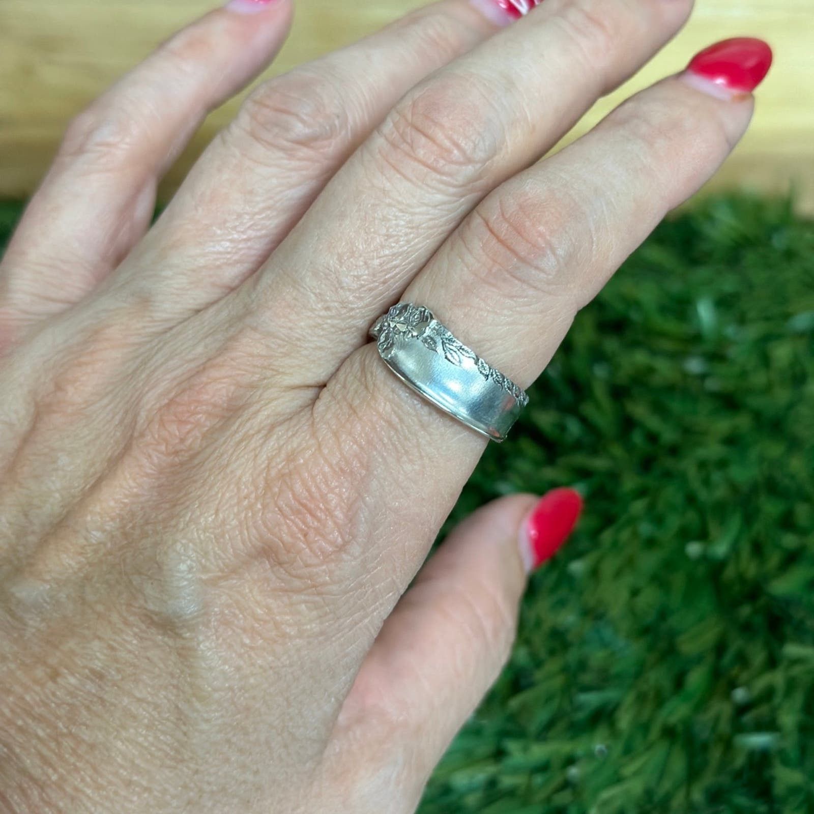 Handmade Floral Ring size 9 Size ONE SIZE - 8 Thumbnail