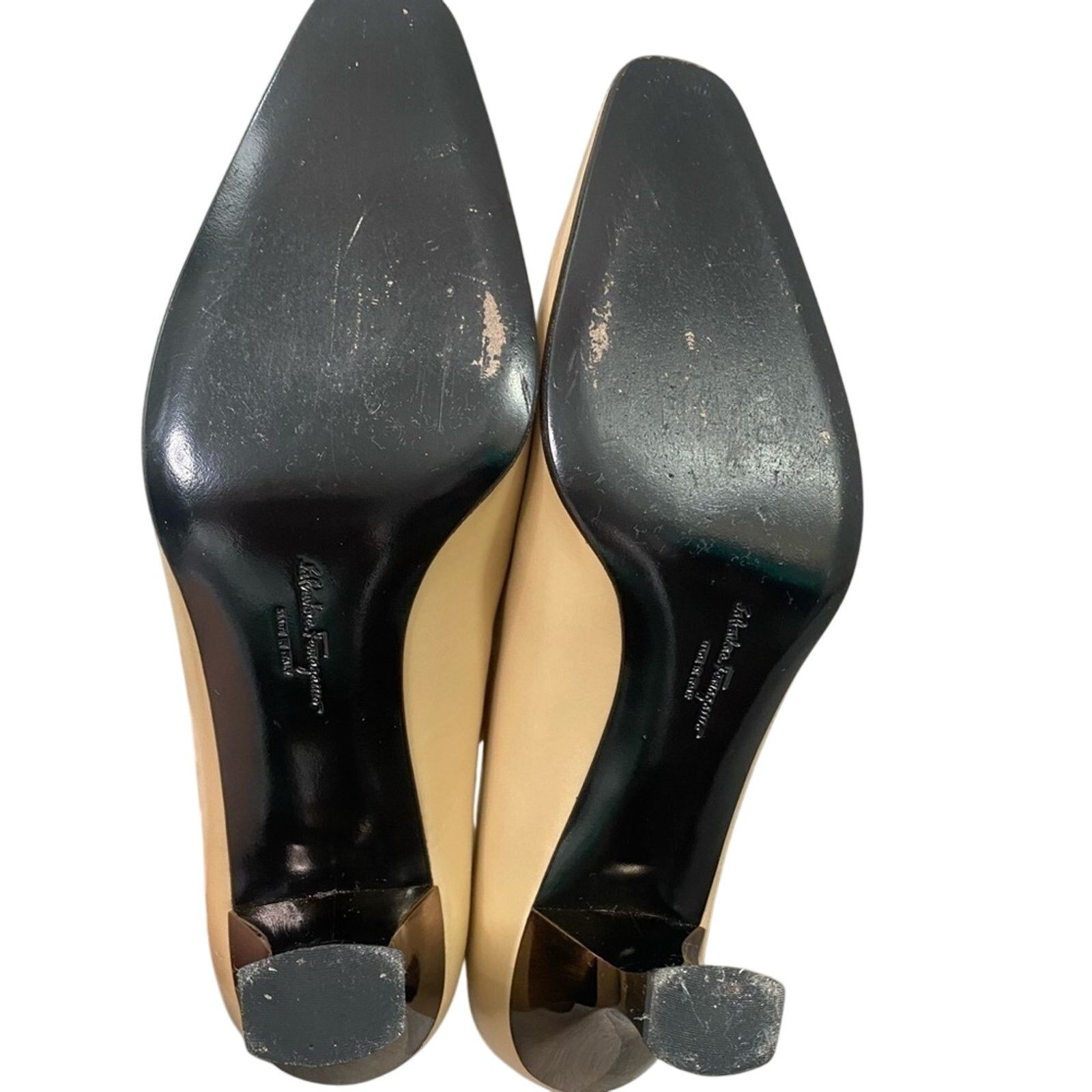 Salvatore Ferragamo Vintage Salvatore Ferragamo Beige Heels Pumps Size 7.5 Size US 7.5 / IT 37.5 - 10 Thumbnail