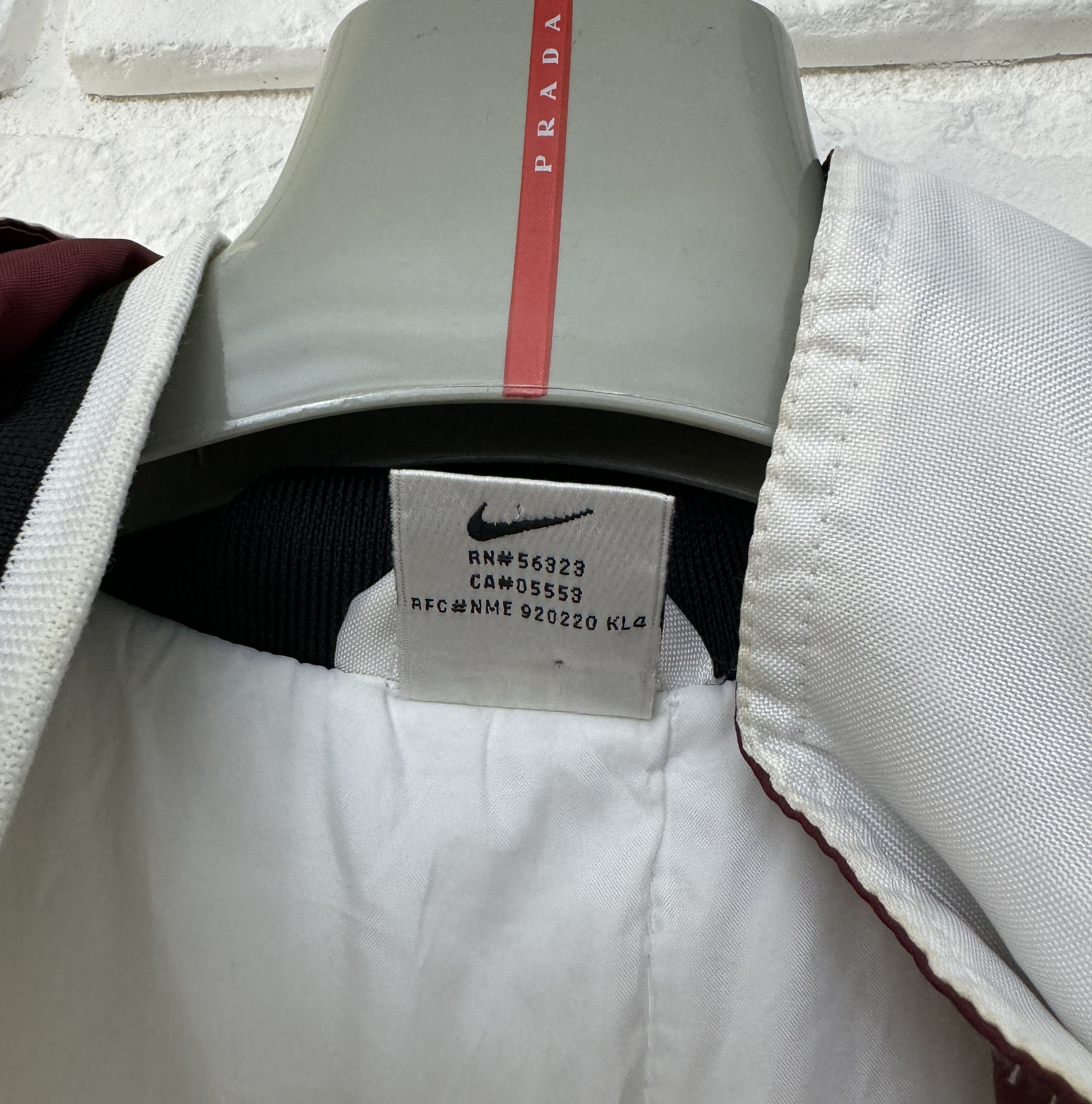 Nike Insulated Jacket Puffer Big Logo Swoosh White Size XL